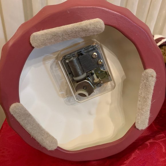 Victorian Girl Music Box - You Light Up My Life - Picture 4 of 6